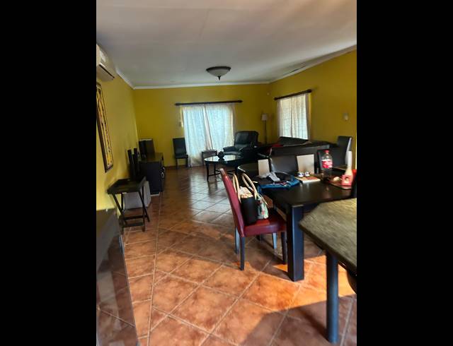 3 BEDROOM TOWNHOUSE FOR SALE IN SAFARI GARDENS